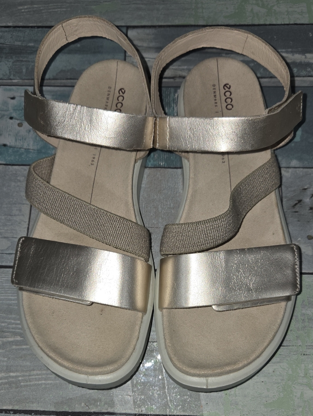 Ecco Gold Velcro Sandals Size 39/8/8.5